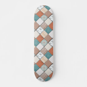 Farbiges Muster moderner geometrischer Fliesen Skateboard