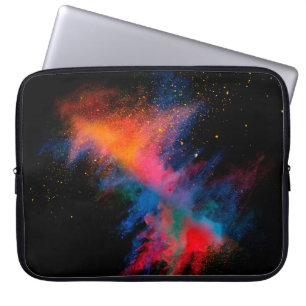 Farbiges Pulver in schwarzer Hintergrundfarbe, Laptopschutzhülle