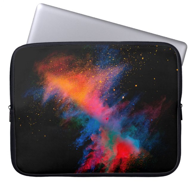 Farbiges Pulver in schwarzer Hintergrundfarbe, Laptopschutzhülle (Vorderseite)