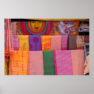 Farbiges Tuch auf dem Markt Poster