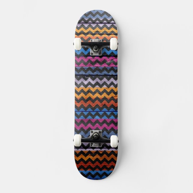 Farbiges Zickzack Holz Abstrakt #5 Skateboard (Vorderseite)
