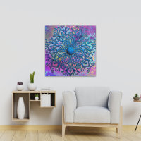 Farbkleckse auf blauer geprägter Mandala-Blume