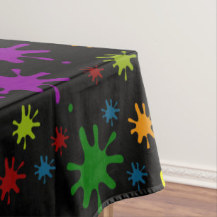 Farbkleckse auf schwarzem Hintergrund Tischdecke