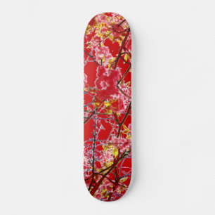 Farbrosa abstrakte Blumengestaltung Skateboard