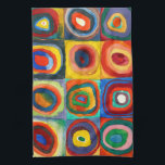 Farbstudie | Wassily Kandinsky Geschirrtuch<br><div class="desc">Farbstudie, Quadrate mit konzentrischen Kreisen (1913) | Wassily Kandinsky's Color Study: Quadrate mit konzentrischen Kreisen ist eine lebhafte Erkundung von Farbe und Form, mit einem Quadrat voller konzentrischer Kreise in einer Reihe von kühlen und kontrastreichen Farben. Jedes Quadrat enthält einzigartige Farbkombinationen, die einen visuellen Rhythmus und Harmonie erzeugen, die Kandinskys...</div>