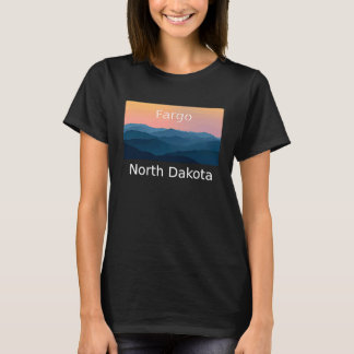 Fargo North Dakota Berg Sonnenuntergang Heimatstad T-Shirt