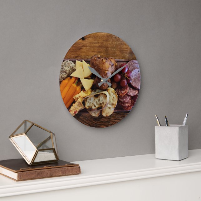 Farm-to-Table-Charcuterie  Große Wanduhr (Büro)