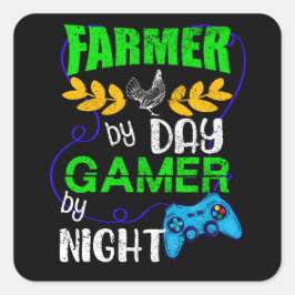 Farmer by Day Gamer by Night Quadratischer Aufkleber