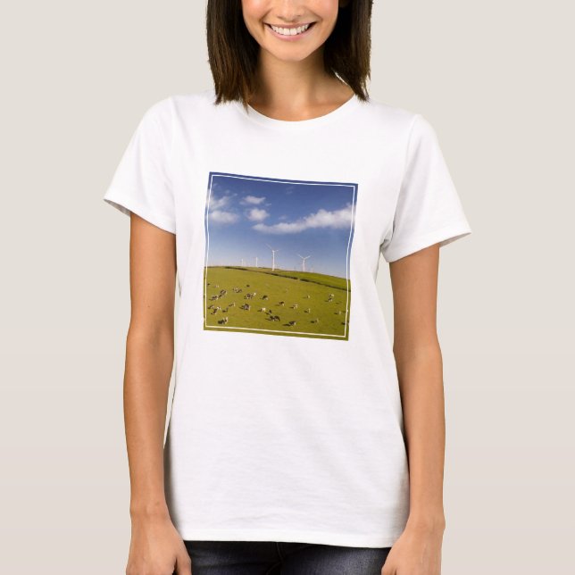 Farms | Cows Near Windmill Farm T-Shirt (Vorderseite)