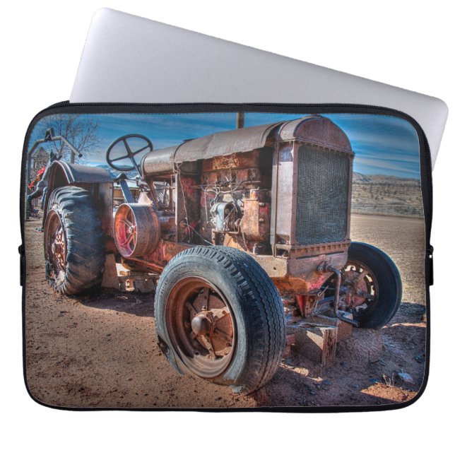 Farms Rusty Antique Tractor Laptopschutzhülle (Vorderseite)