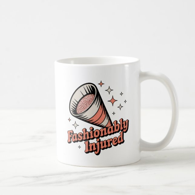 Fashionably Injured | Vet Visit Humor Kaffeetasse (Rechts)