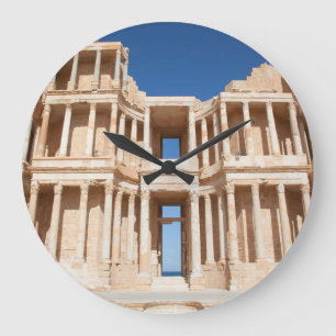 Fassade und Bühne des römischen Amphitheaters Große Wanduhr