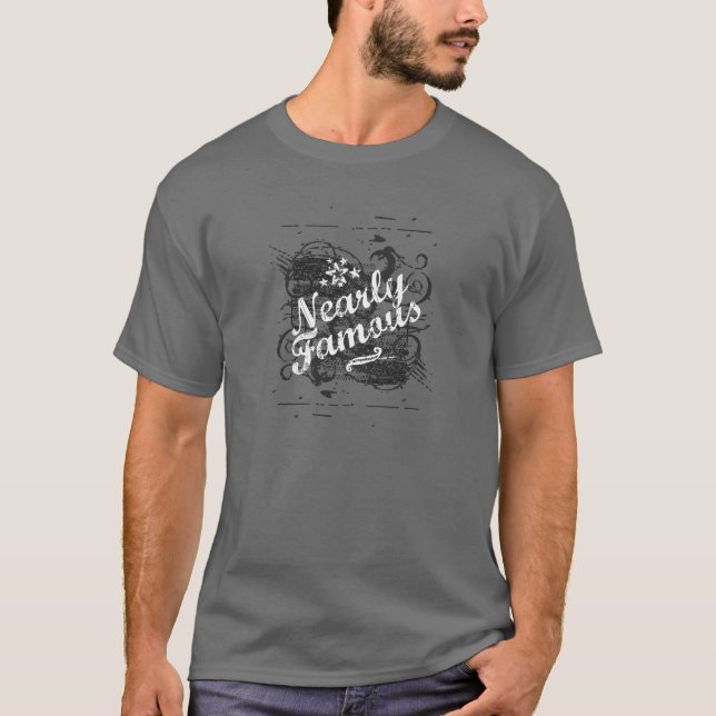 Fast berühmt T-Shirt (Vorderseite)