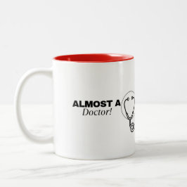 "Fast ein Arzt"-Tasse Zweifarbige Tasse