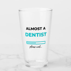Fast ein Zahnarzt 2 Glas