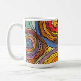 Fast Regenbogen-Wasserfarbenkreise mit schwarzen M Kaffeetasse