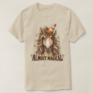 Fast schon magisches lustiges Pferd Einhorn Humor T-Shirt