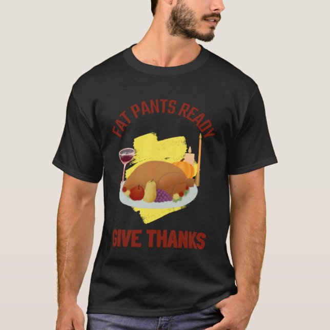 FAT PANTS READY GIVE THANKS THANKSGIVING HOLIDAY T-Shirt (Vorderseite)