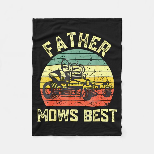 Father Mows Funny Fathers Day Dad Jokes Lawn Mowin Fleecedecke (Vorderseite)