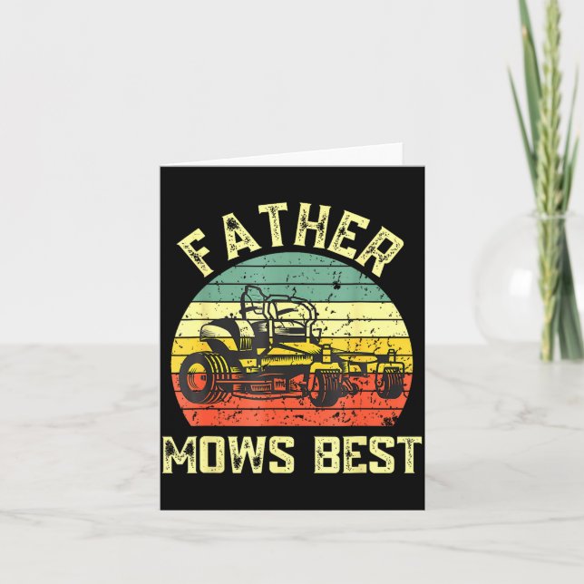 Father Mows Funny Fathers Day Dad Jokes Lawn Mowin Karte (Vorderseite)