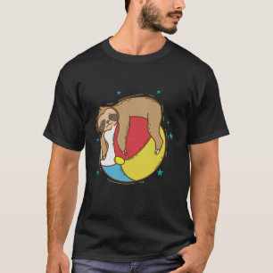 Faulenzer an einem Beach Ball T-Shirt