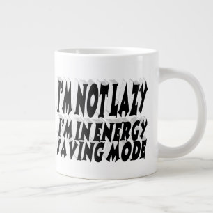 Faules Energiesparen lustiges Zitat schwarze Typog Jumbo-Tasse