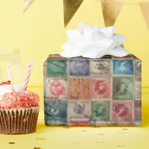 Faux-Fantasy-Postwertzeichencollage 7 Geschenkpapier