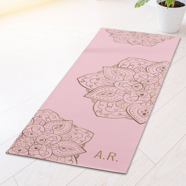 Faux Gold Foil On Light Pink Mandala With Initials Yogamatte (Von Creator hochgeladen)