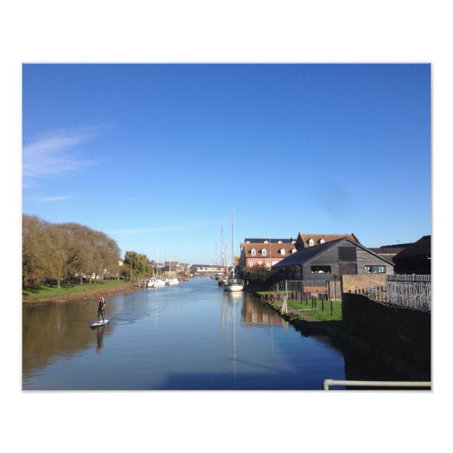Faversham Creek, England, mit Paddle Boarder Fotodruck (Vorne)