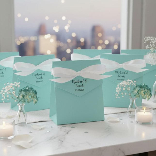 Favor boxes with satin ribbon and your names geschenkschachtel (Von Creator hochgeladen)