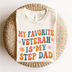 Favoritenveteran ist mein Step Vater Retro Groovy  T-Shirt