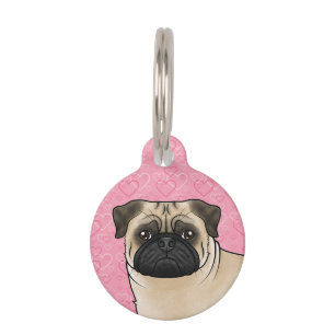 Fawn Mops Dog Head Nah-up auf rosa Liebe Herzen Haustiermarke
