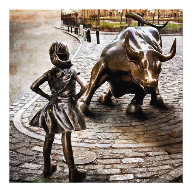 Fearless Girl steht vor Rampingbulle Fotodruck (Vorne)