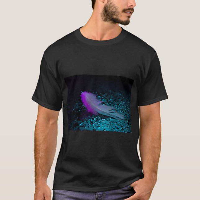 Feather Touch: Wet Nature Art Tee (Vorderseite)
