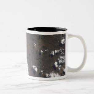 Feder steigt von Nyiragongo Vulkan im EAW Zweifarbige Tasse