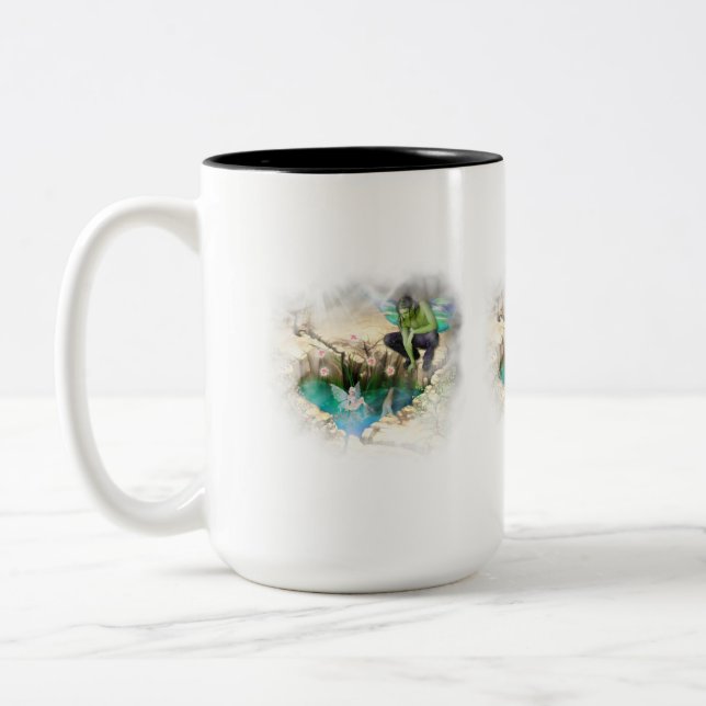 Fee in Elven Pond Vignette Zweifarbige Tasse (Links)