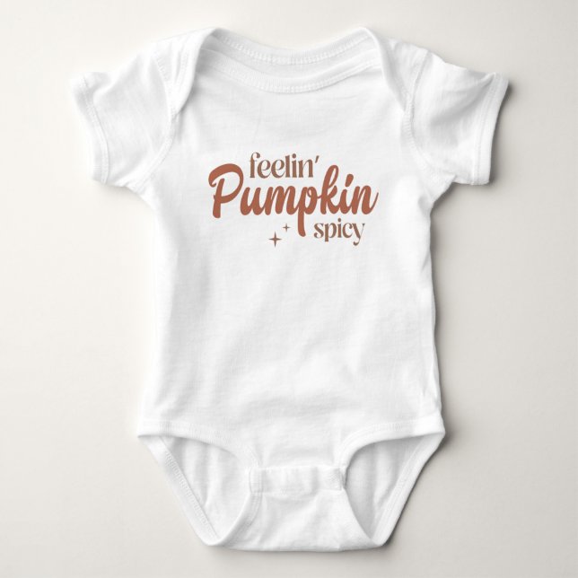 Feelin' Pumpkin Spicy Baby Strampler (Vorderseite)