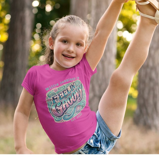 Feelin'Groovy Retro 70er Vintag Pink personalisier T-Shirt (Von Creator hochgeladen)