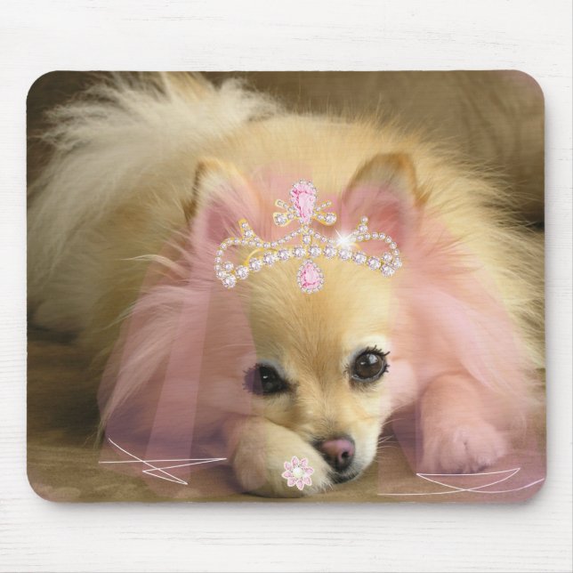 feenhafter Prinzessinhund mit Diamantkrone Mousepad (Vorne)