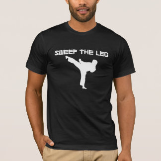 Fegen Sie das Bein T-Shirt