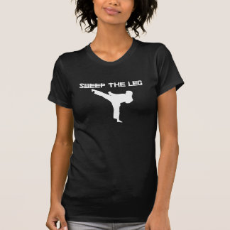 Fegen Sie das Bein T-Shirt