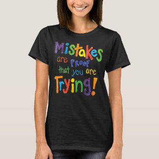 Fehler beweisen, dass Sie Zitat anbieten. T-Shirt