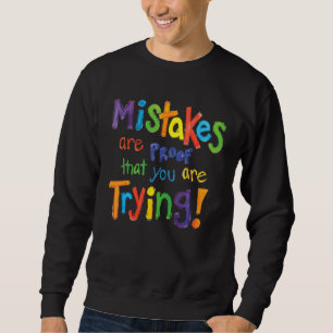 Fehler sind der Beweis dafür, dass du es versuchst Sweatshirt