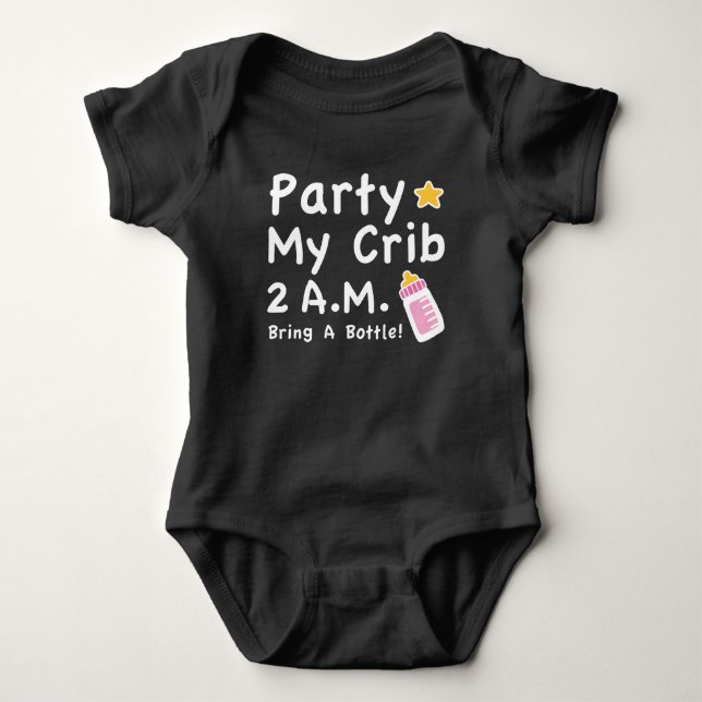 Feier. Mein Grill. 2.00 Uhr Baby Strampler (Vorderseite)