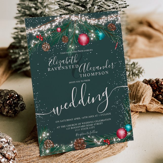 Feierliche Weihnachtslichter Pinienbranntwein Hoch Einladung (Festive Christmas lights pine branch snow wedding Invitation on green)