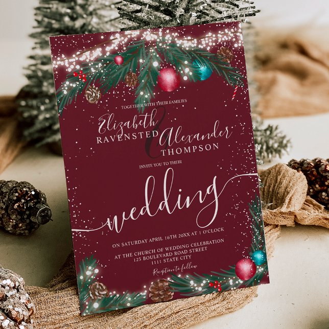 Feierliche Weihnachtslichter Pinienbranntwein Hoch Einladung (Festive Christmas lights pine branch snow wedding Invitation on red)