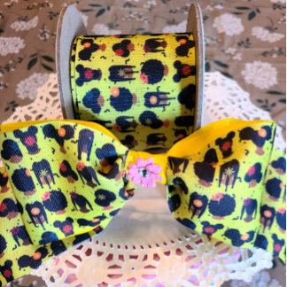 Feiern afroamerikanischer Mädchen-Frisuren Ripsband