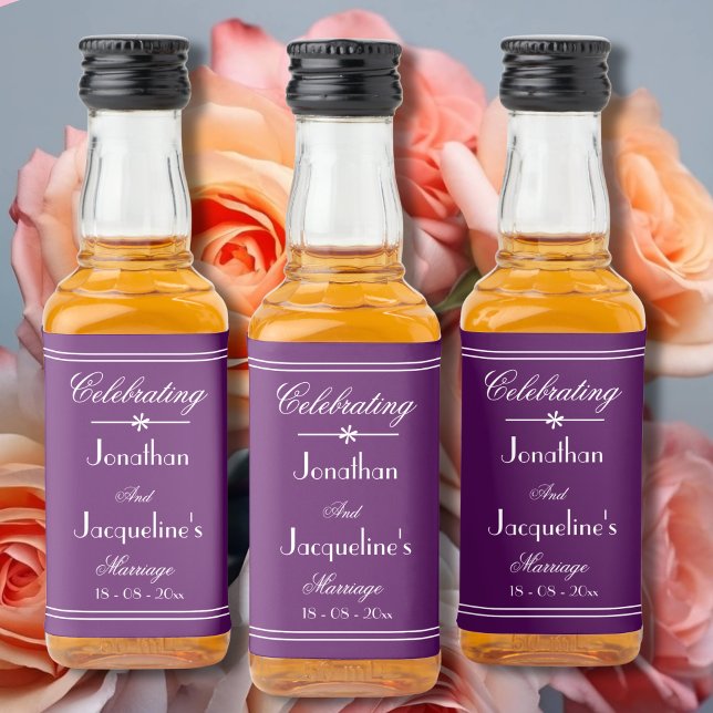 Feiern der Heirat Chic Script Lila White Mini Alkoholflaschenetikett (Celebrating Marriage - Personalized Chic Script Purple White Mini Liquor Bottle Labels)