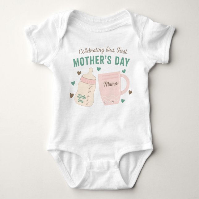Feiern des ersten Mama's Day Baby T - Shirt (Vorderseite)