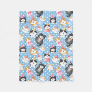 Feiern Katzen auf Blue Polka Docks Fleecedecke